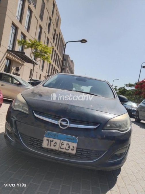 Opel Astra 2015 Black Automatic Used for Sale in Cairo - 4