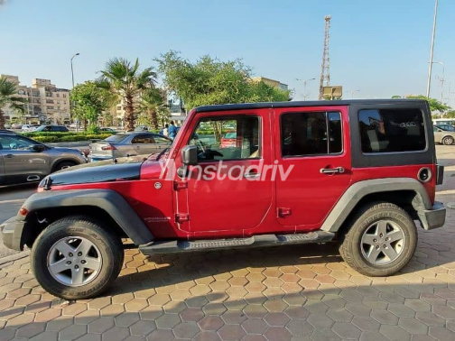 Jeep Wrangler 2015 Burgundy Automatic Used for Sale in Giza - 2