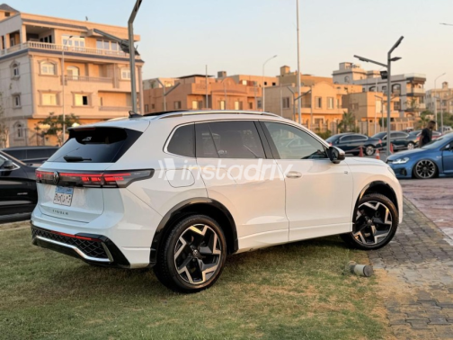 Volkswagen Tiguan 2024 White Automatic Used for Sale in Sheikh Zayed City - 3