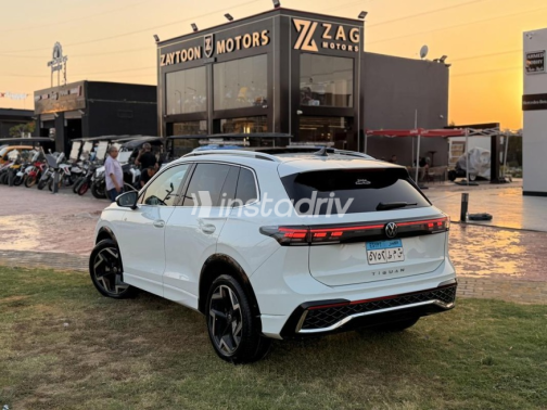 Volkswagen Tiguan 2024 White Automatic Used for Sale in Sheikh Zayed City - 5
