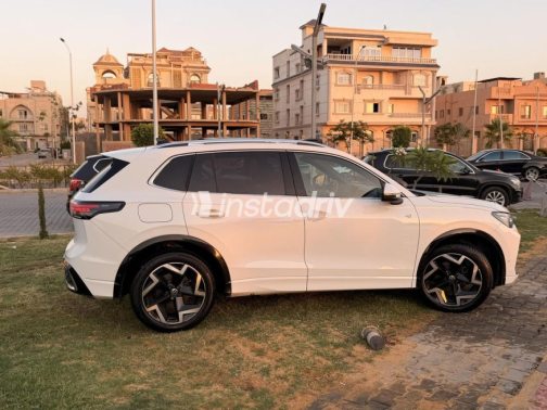 Volkswagen Tiguan 2024 White Automatic Used for Sale in Sheikh Zayed City - 8