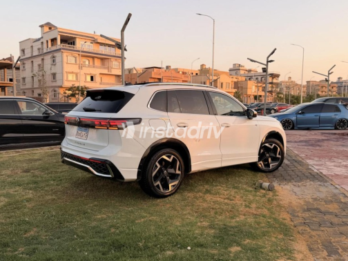 Volkswagen Tiguan 2024 White Automatic Used for Sale in Sheikh Zayed City - 9