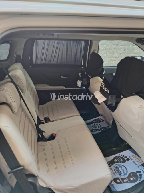 Toyota Veloz 2023 White Automatic Used for Sale in Hurghada - 5