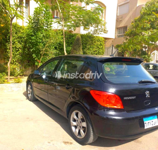 بيجو 307 2006 أسود أوتوماتيك مستعملة للبيع في القاهرة - 1