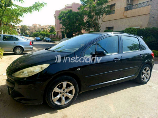 بيجو 307 2006 أسود أوتوماتيك مستعملة للبيع في القاهرة - 5
