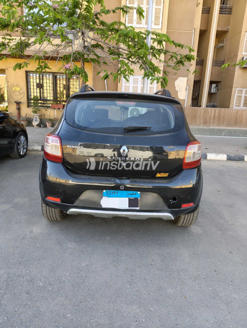 Renault Sandero Step Way 2015 Black Manual Used for Sale in Giza - 1