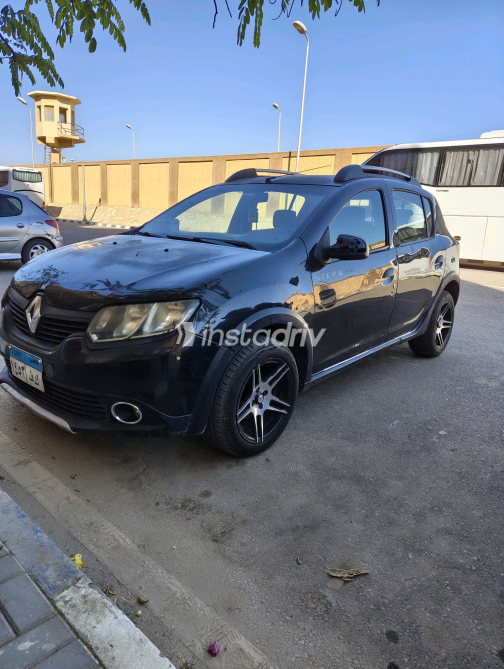 Renault Sandero Step Way 2015 Black Manual Used for Sale in Giza - 2