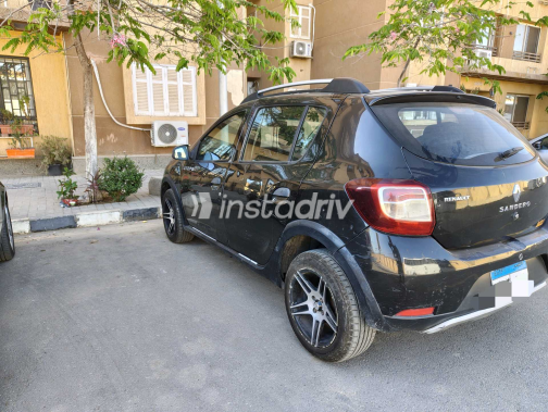 Renault Sandero Step Way 2015 Black Manual Used for Sale in Giza - 3