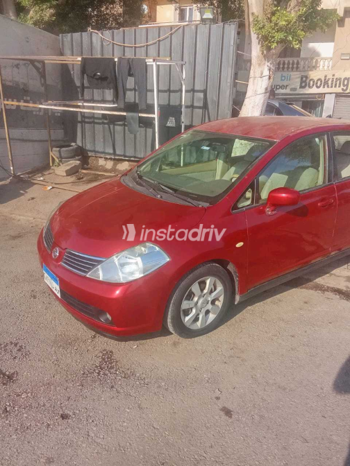 Nissan Tiida 2007 Red Manual Used for Sale in Nasr city - 3