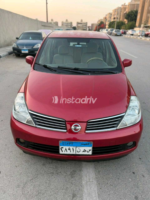 Nissan Tiida 2007 Red Manual Used for Sale in Nasr city - 4