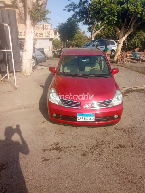 Nissan Tiida 2007 Red Manual Used for Sale in Nasr city - 10