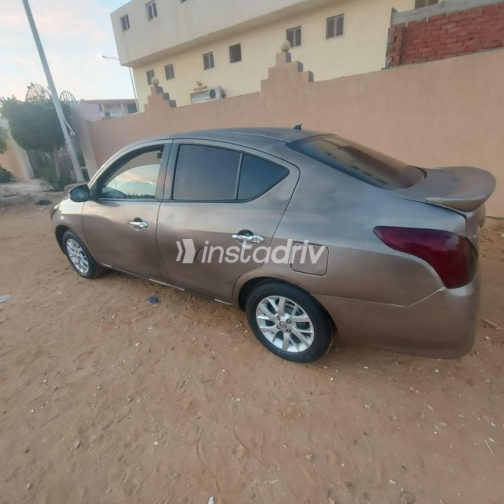 Nissan Sunny 2016 Bronze Automatic Used for Sale in 10th of Ramadan - 3