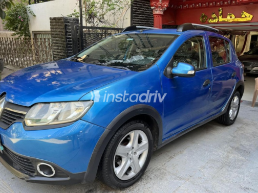 Renault Sandero Step Way 2016 Dark Blue Automatic Used for Sale in Heliopolis - 2