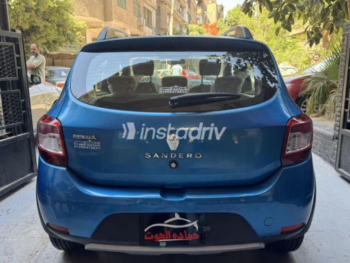 Renault Sandero Step Way 2016 Dark Blue Automatic Used for Sale in Heliopolis - 3