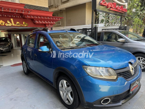 Renault Sandero Step Way 2016 Dark Blue Automatic Used for Sale in Heliopolis - 4