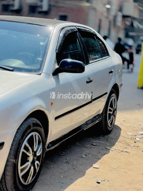 سكودا اوكتافيا A4 2003 فضي أوتوماتيك مستعملة للبيع في الزقازيق - 4