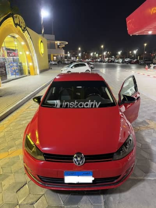 Volkswagen Golf 2016 Red Automatic Used for Sale in Cairo - 1