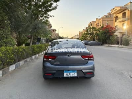 كيا ريو 2019 رمادي أوتوماتيك مستعملة للبيع في الجيزة - 1