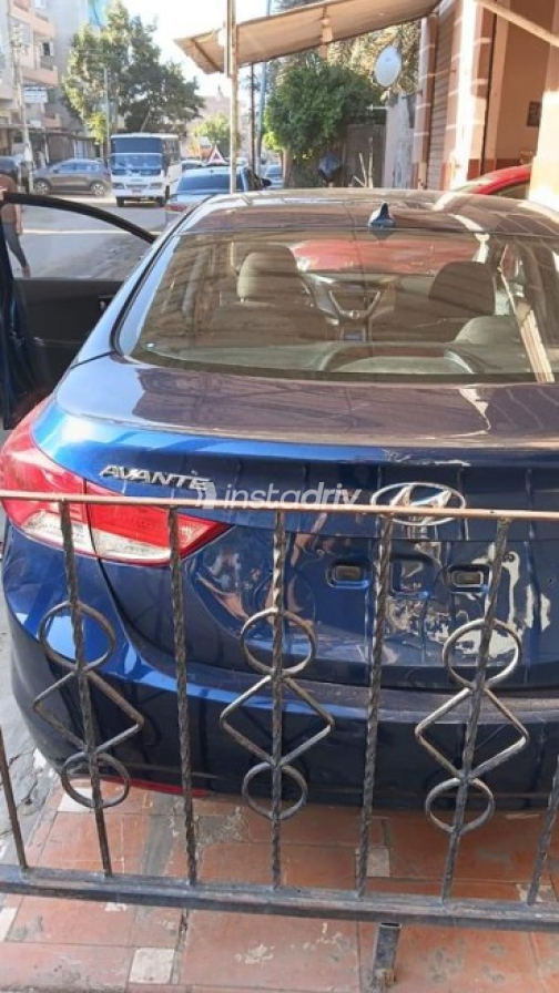 Hyundai Avante 2012 Blue Automatic Used for Sale in Gharbia - 6