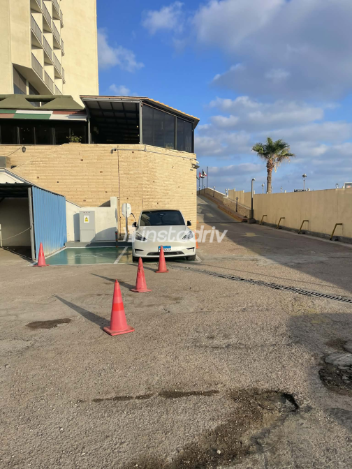 تسلا Model Y 2021 أبيض أوتوماتيك مستعملة للبيع في الإسكندرية - 1