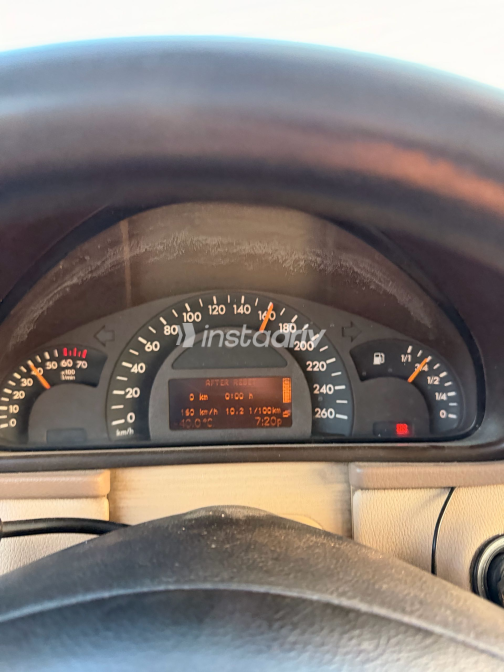 Mercedes C 180 2001 White Automatic Used for Sale in Cairo - 7