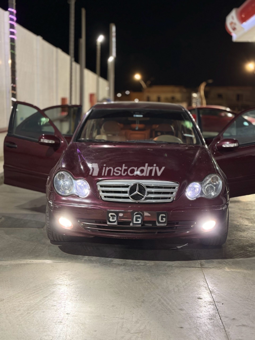 Mercedes C 180 2001 White Automatic Used for Sale in Cairo - 8