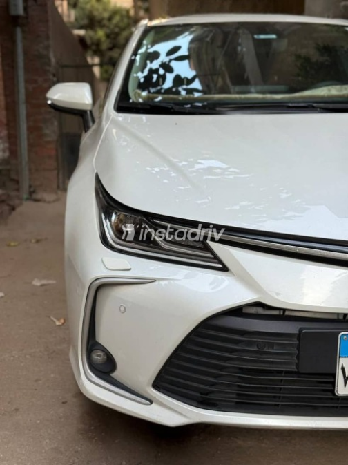 Toyota Corolla 2021 White Automatic Used for Sale in Mohandessin - 3