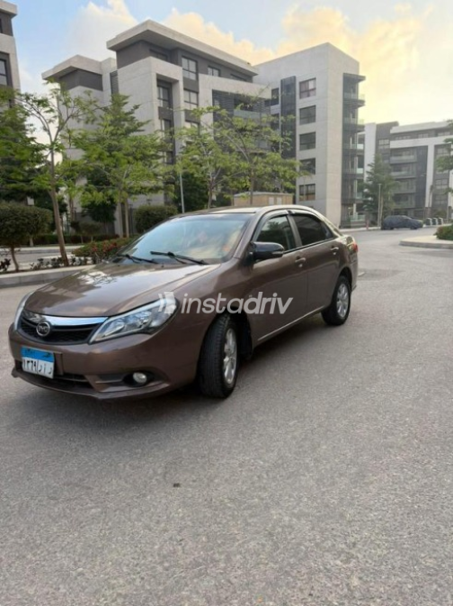 بى واى دى‬ F3 2023 أبيض يدوي مستعملة للبيع في القاهرة الكبرى ( القاهرة - الجيزة) - 3