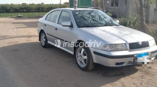 سكودا اوكتافيا A4 2000 فضي يدوي مستعملة للبيع في المحلة - 5