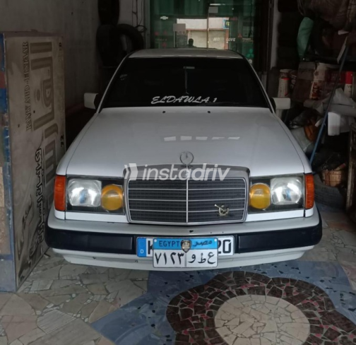 Mercedes 220 1986 White Automatic Used for Sale in Mit Ghamr - 1