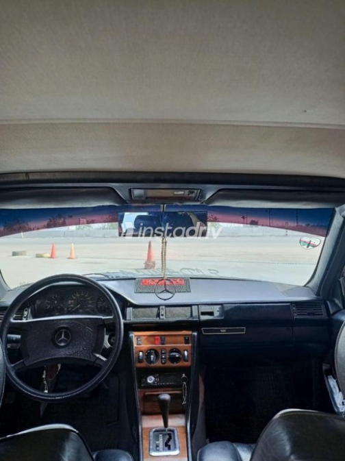 Mercedes 220 1986 White Automatic Used for Sale in Mit Ghamr - 4