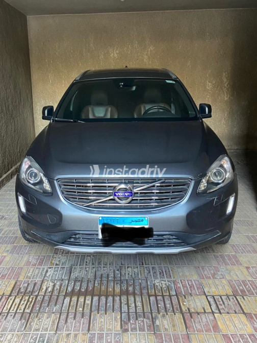 Volvo XC60 2017 Gray Automatic Used for Sale in Sheraton - 3