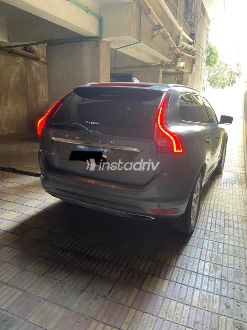 Volvo XC60 2017 Gray Automatic Used for Sale in Sheraton - 4