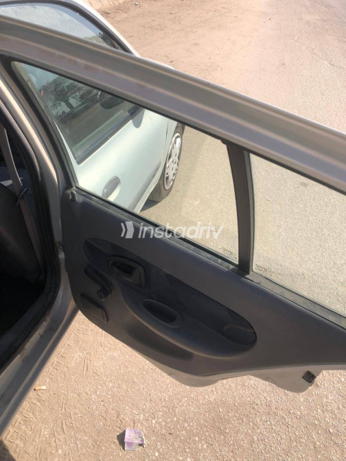 Renault Clio 2001 Silver Manual Used for Sale in Maadi - 5