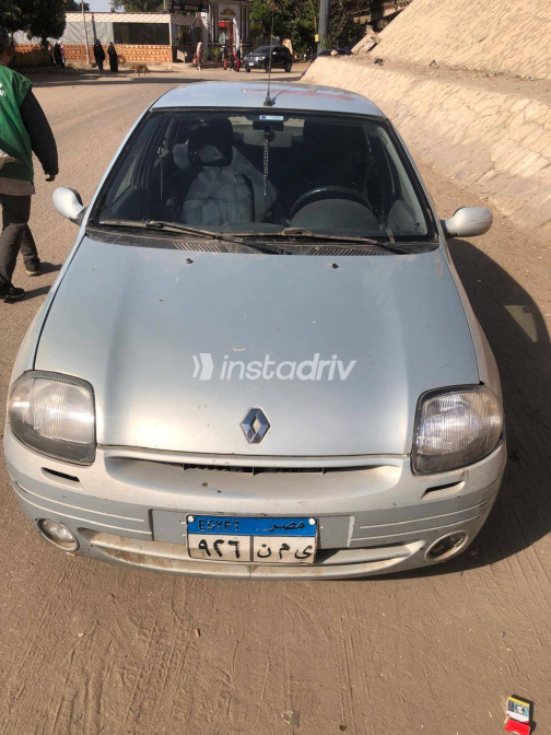 Renault Clio 2001 Silver Manual Used for Sale in Maadi - 7