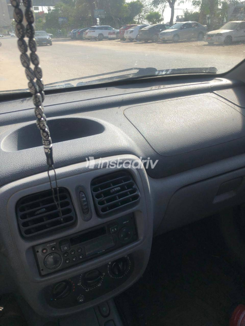 Renault Clio 2001 Silver Manual Used for Sale in Maadi - 9