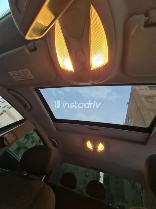 Mercedes E 200 2005 Silver Automatic Used for Sale in Mokattam - 2