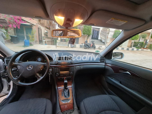 Mercedes E 200 2005 Silver Automatic Used for Sale in Mokattam - 6