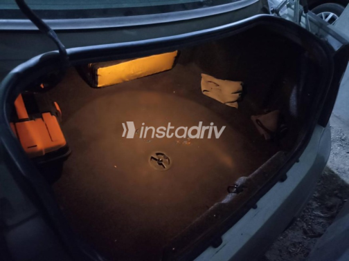 Chrysler 300 1999 Gold Automatic Used for Sale in Cairo - 7