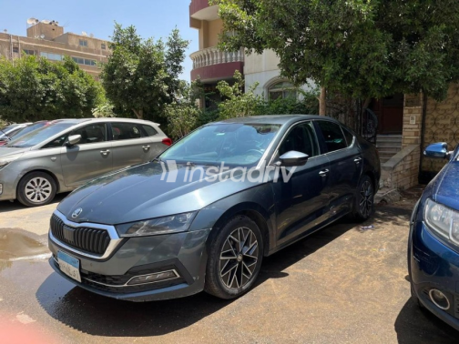 سكودا اوكتافيا 2021 رمادي أوتوماتيك مستعملة للبيع في القاهرة - 1