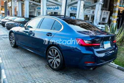 بي ام دبليو 320 2024 أزرق غامق أوتوماتيك مستعملة للبيع في مدينتى - 2