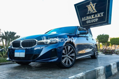 بي ام دبليو 320 2024 أزرق غامق أوتوماتيك مستعملة للبيع في مدينتى - 3