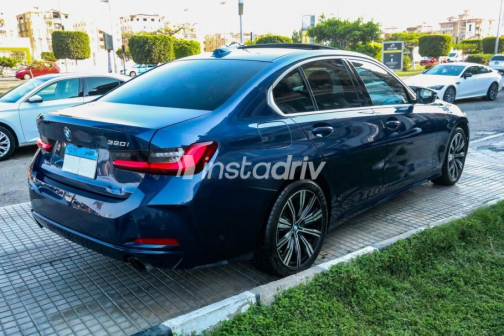 بي ام دبليو 320 2024 أزرق غامق أوتوماتيك مستعملة للبيع في مدينتى - 4
