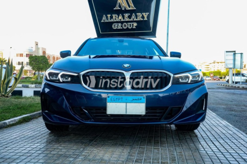 بي ام دبليو 320 2024 أزرق غامق أوتوماتيك مستعملة للبيع في مدينتى - 5