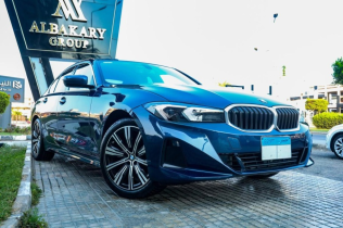 بي ام دبليو 320 2024 أزرق غامق أوتوماتيك مستعملة للبيع في مدينتى
