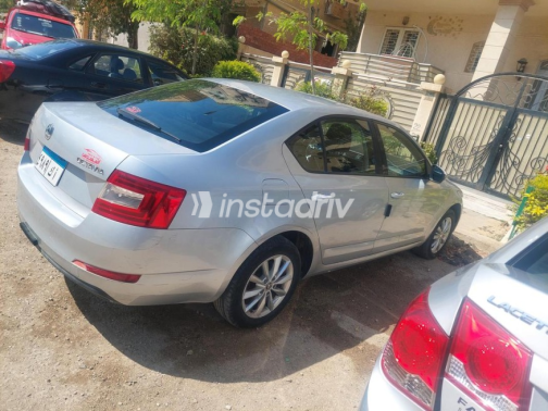 سكودا اوكتافيا A7 2015 فضي أوتوماتيك مستعملة للبيع في 6 أكتوبر - 3