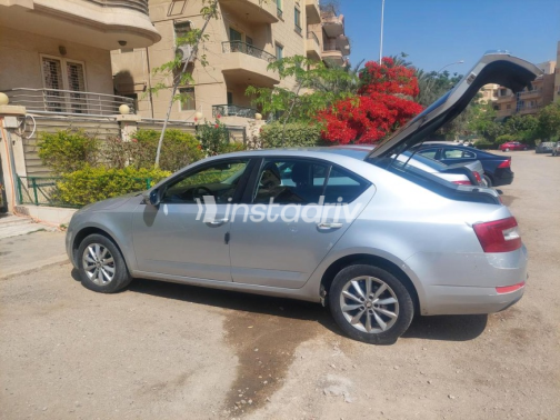سكودا اوكتافيا A7 2015 فضي أوتوماتيك مستعملة للبيع في 6 أكتوبر - 4