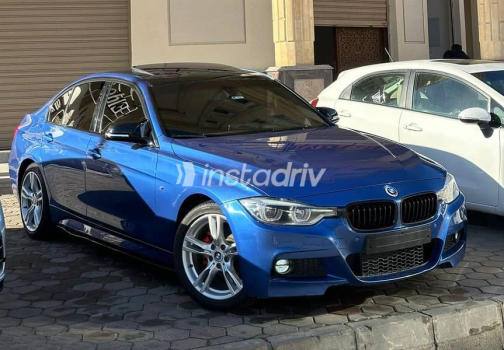 بي ام دبليو 320 2019 أزرق غامق أوتوماتيك مستعملة للبيع في دمياط - 1