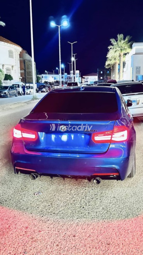 بي ام دبليو 320 2019 أزرق غامق أوتوماتيك مستعملة للبيع في دمياط - 6