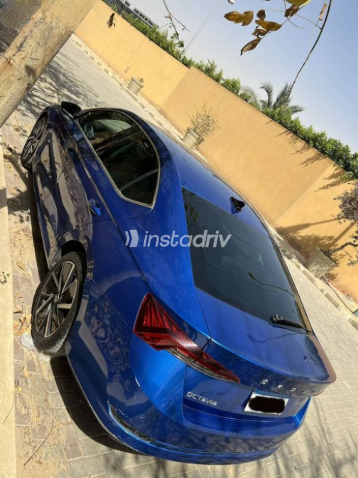 سكودا اوكتافيا 2021 أزرق غامق أوتوماتيك مستعملة للبيع في القاهرة - 3